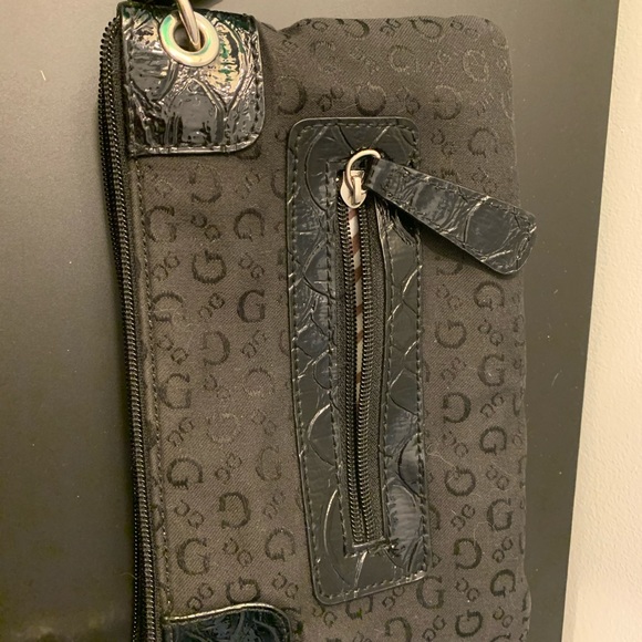 Guess wristlet - Picture 3 of 3